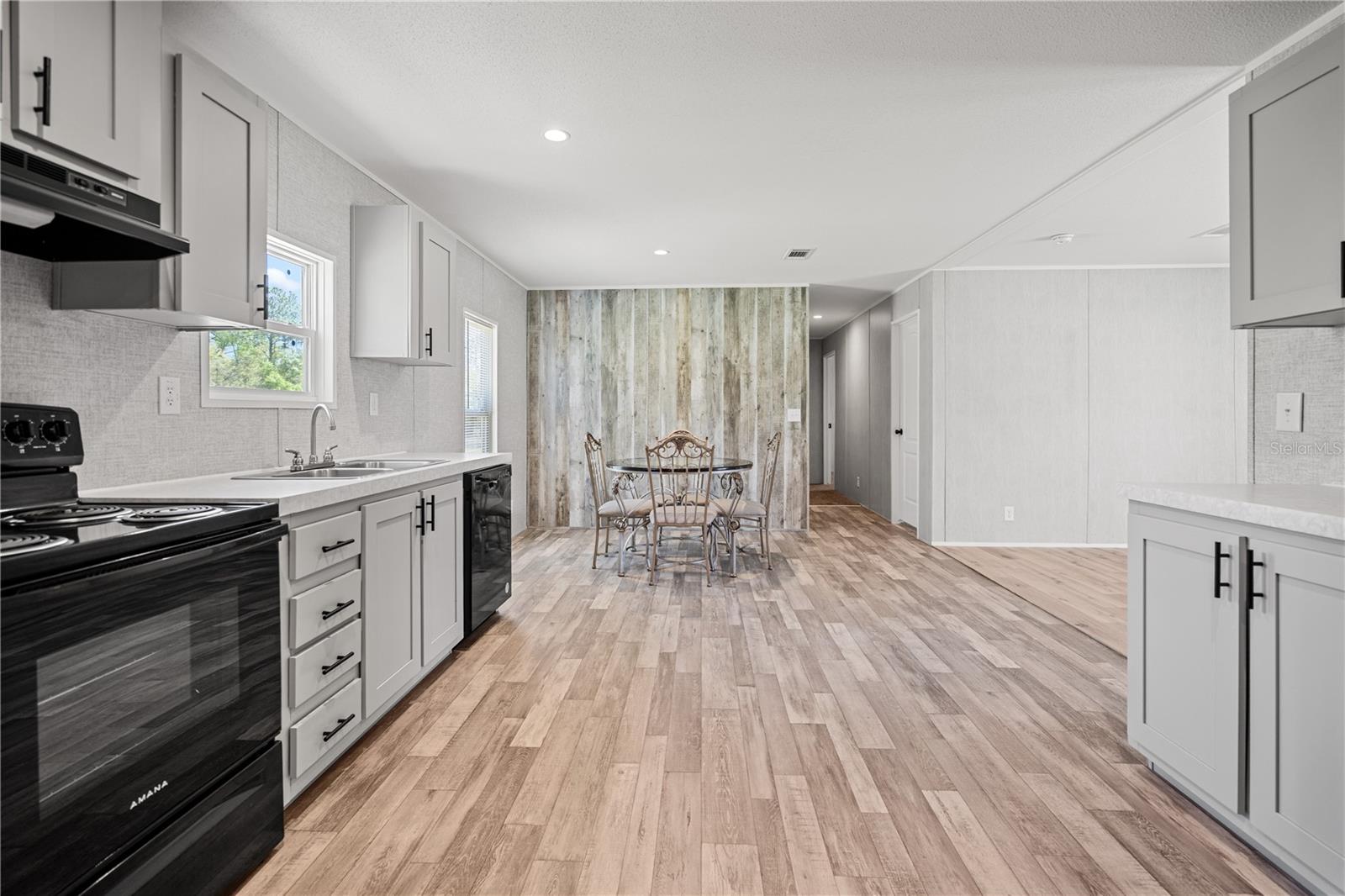 Image 8 of 37 For 8251 95th Avenue