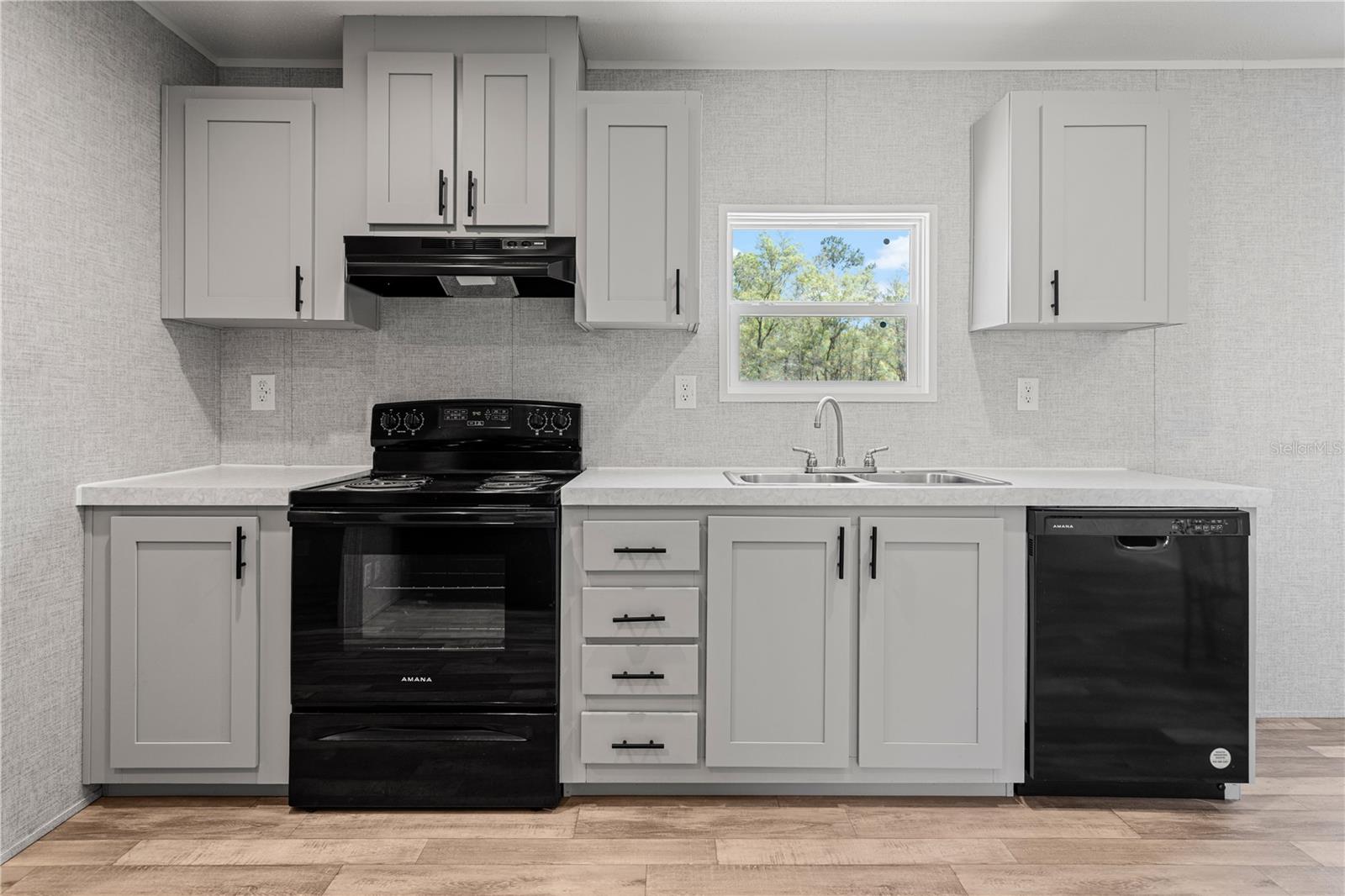 Image 9 of 37 For 8251 95th Avenue