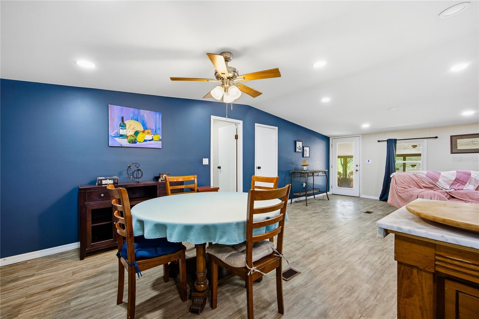 Image 10 of 32 For 636 Union Avenue