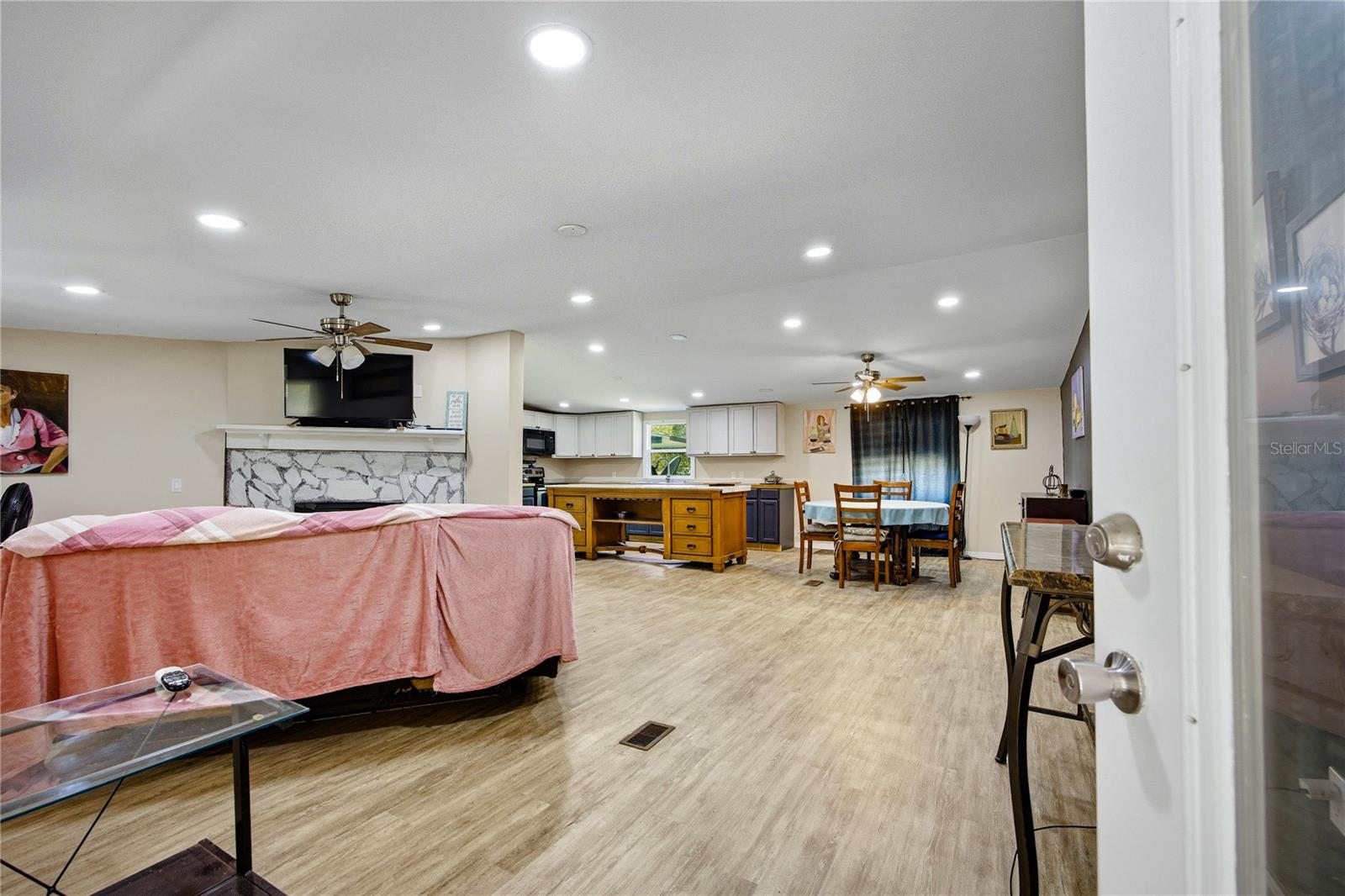 Image 14 of 32 For 636 Union Avenue