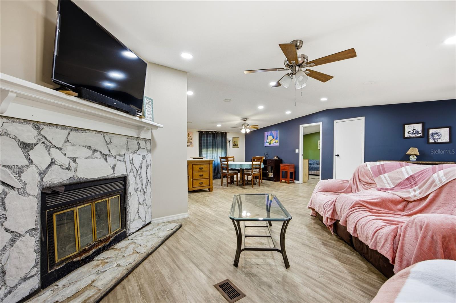 Image 17 of 32 For 636 Union Avenue