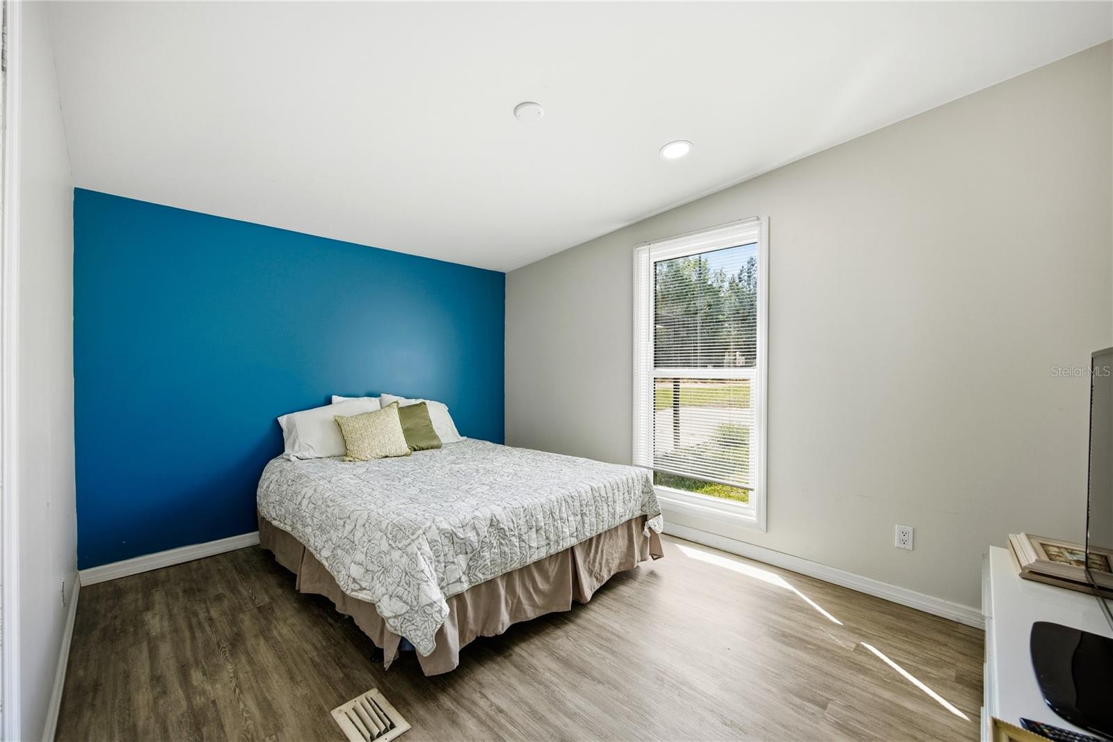 Image 20 of 32 For 636 Union Avenue