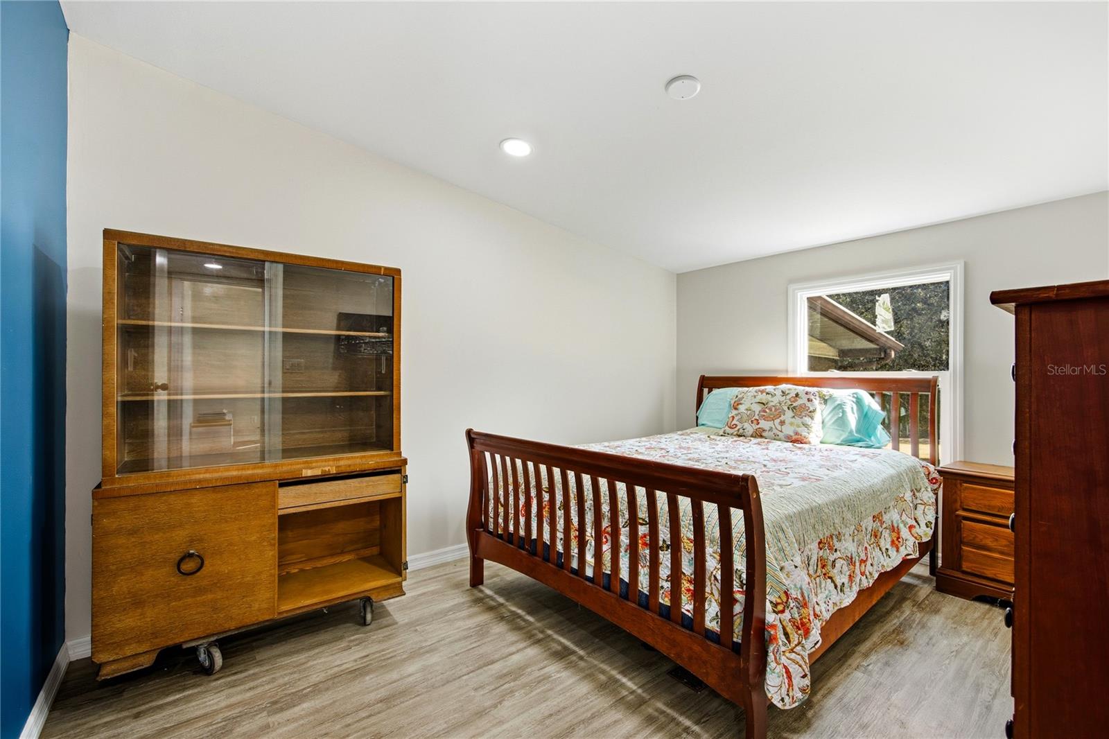 Image 21 of 32 For 636 Union Avenue