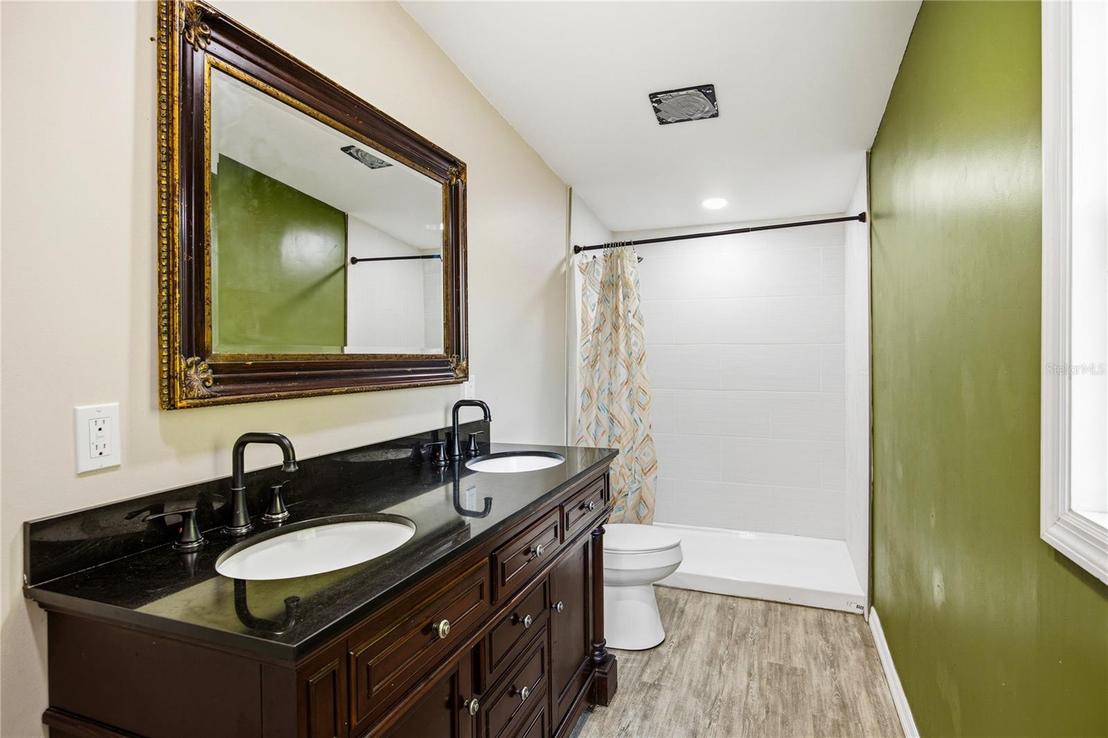 Image 5 of 32 For 636 Union Avenue