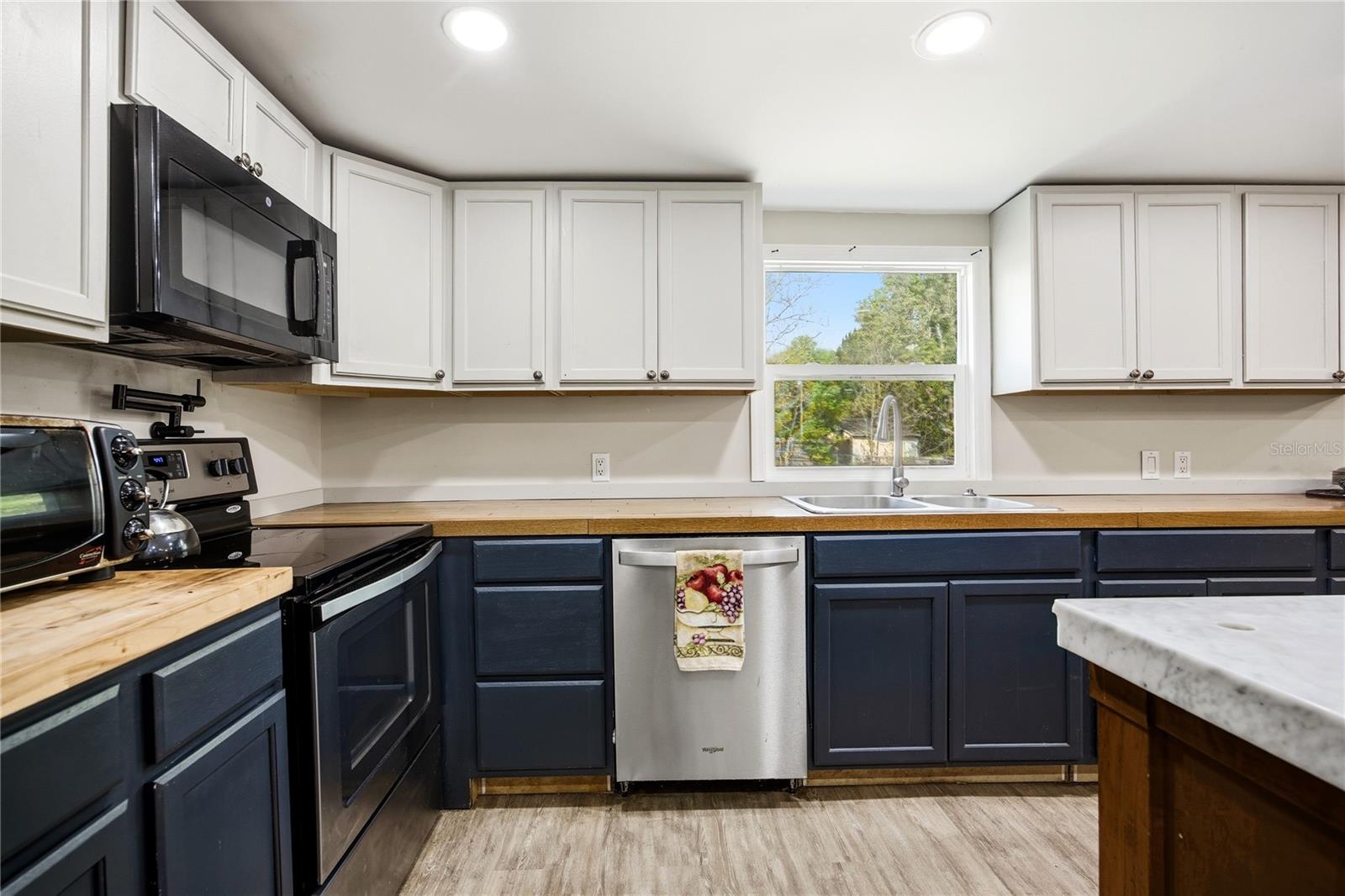 Image 9 of 32 For 636 Union Avenue