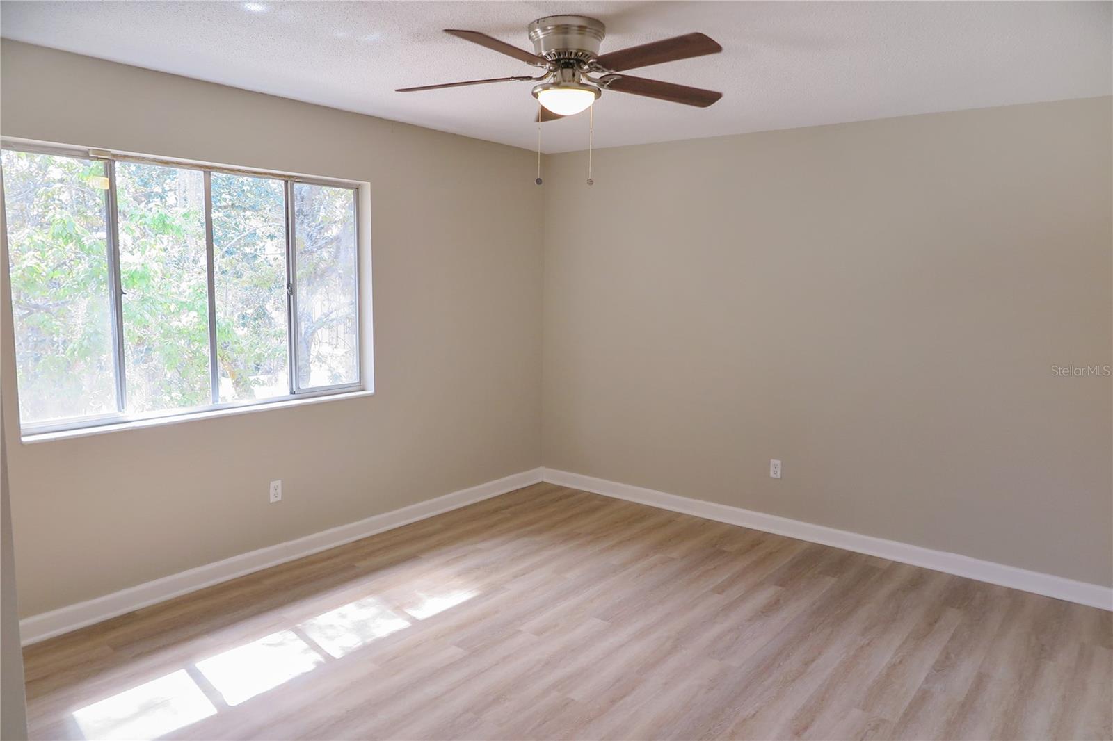 Image 11 of 16 For 507 39th Drive 210