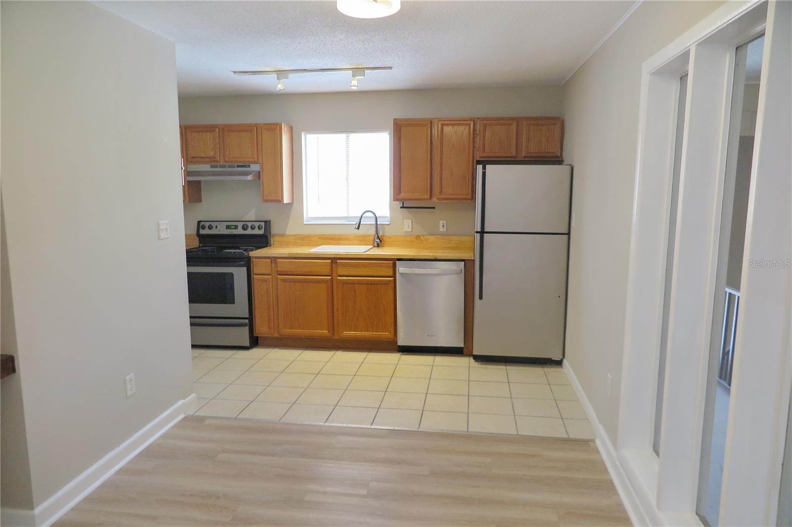 Image 7 of 16 For 507 39th Drive 210