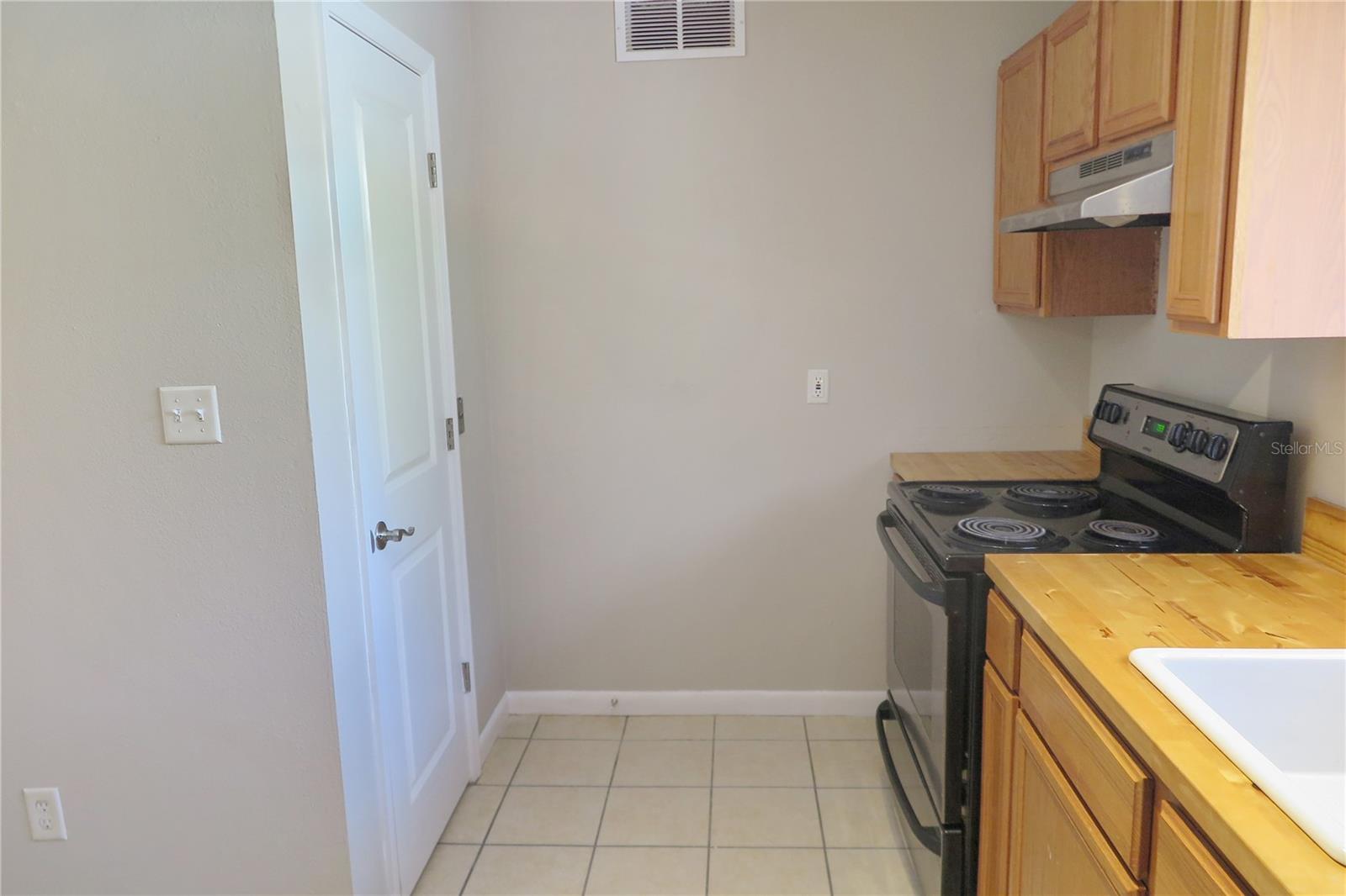 Image 9 of 16 For 507 39th Drive 210