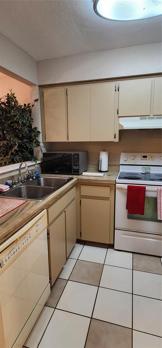 Image 4 of 26 For 3404 52nd Terrace