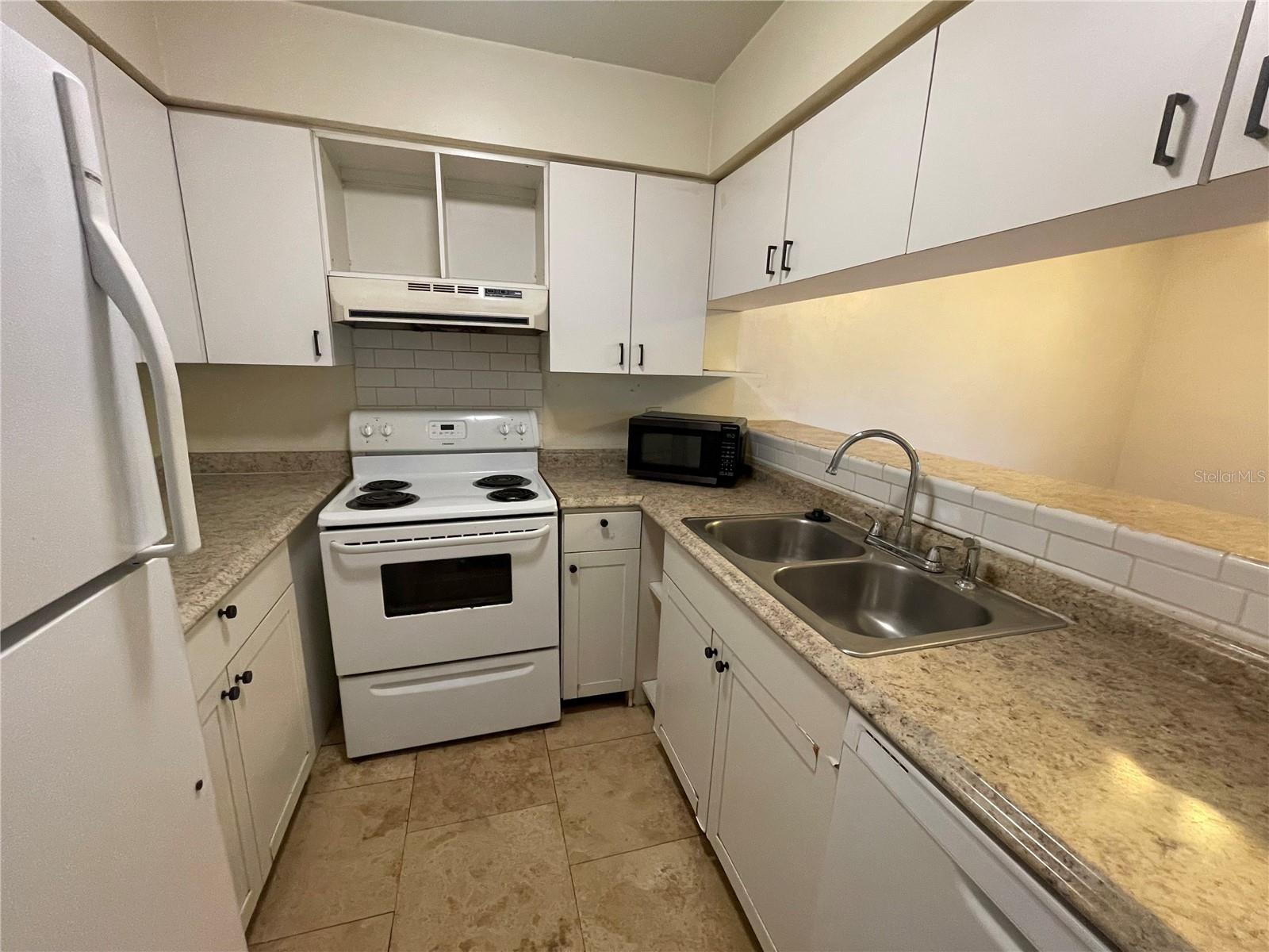 Image 4 of 14 For 2735 Sw 35 Place 1607