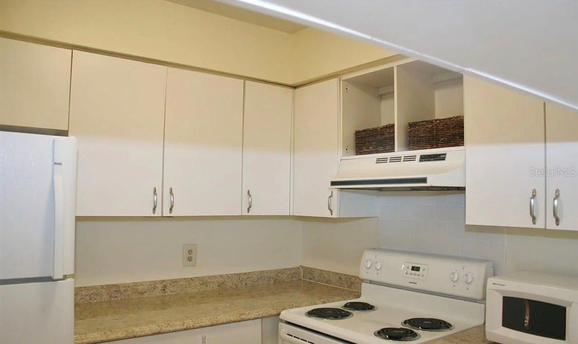 Image 5 of 14 For 2735 Sw 35 Place 1607