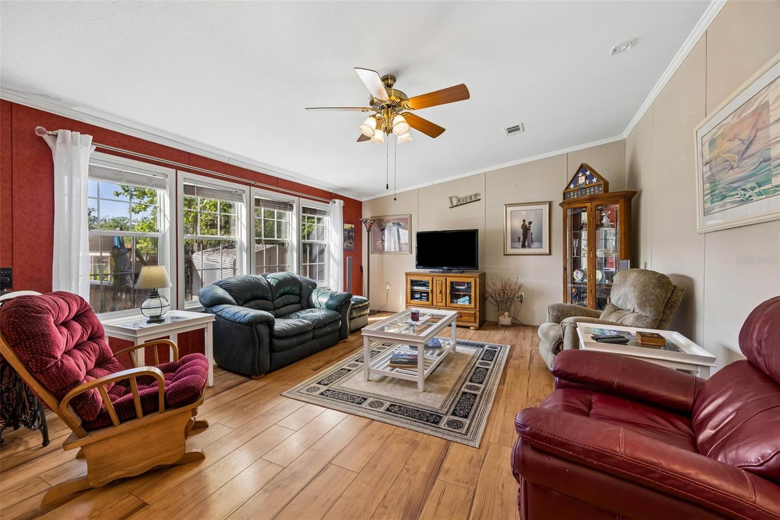 Image 13 of 40 For 334 Paradise Circle