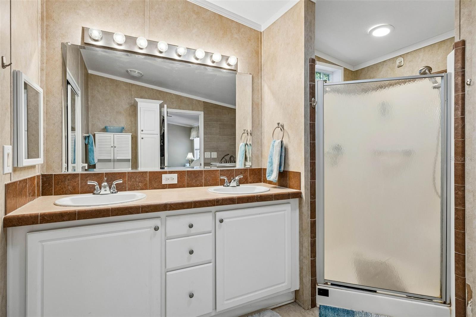 Image 20 of 40 For 334 Paradise Circle