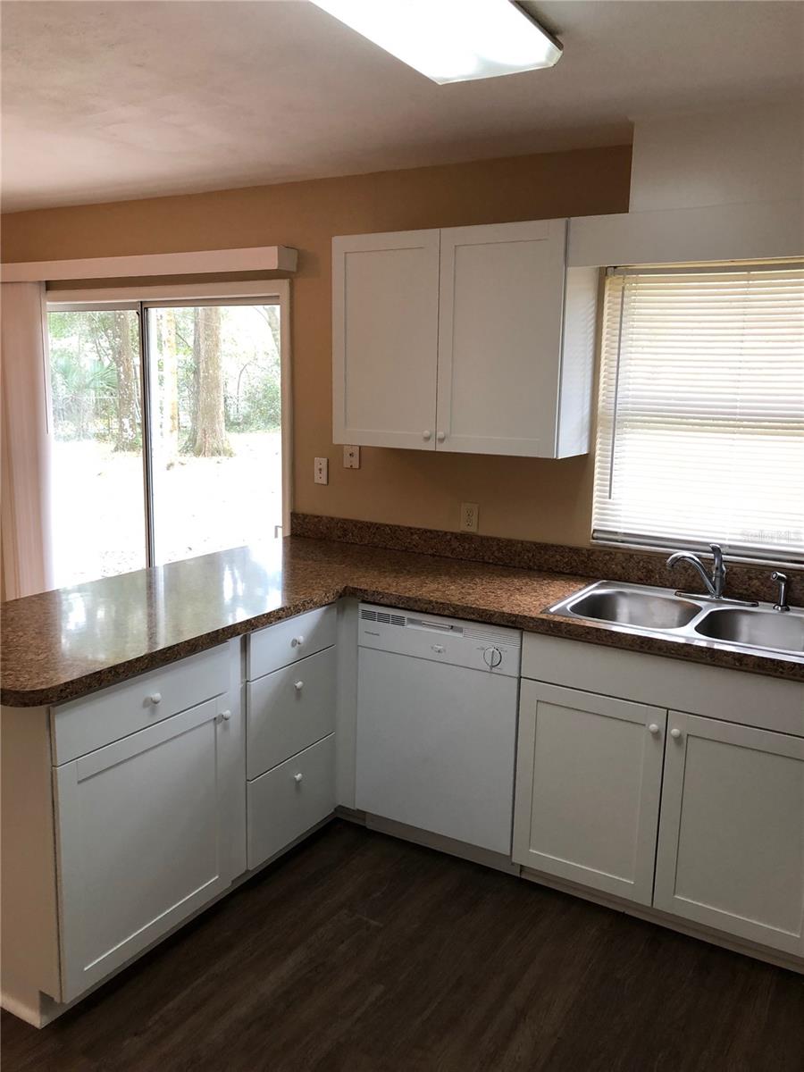 Image 3 of 14 For 600 52nd Terrace