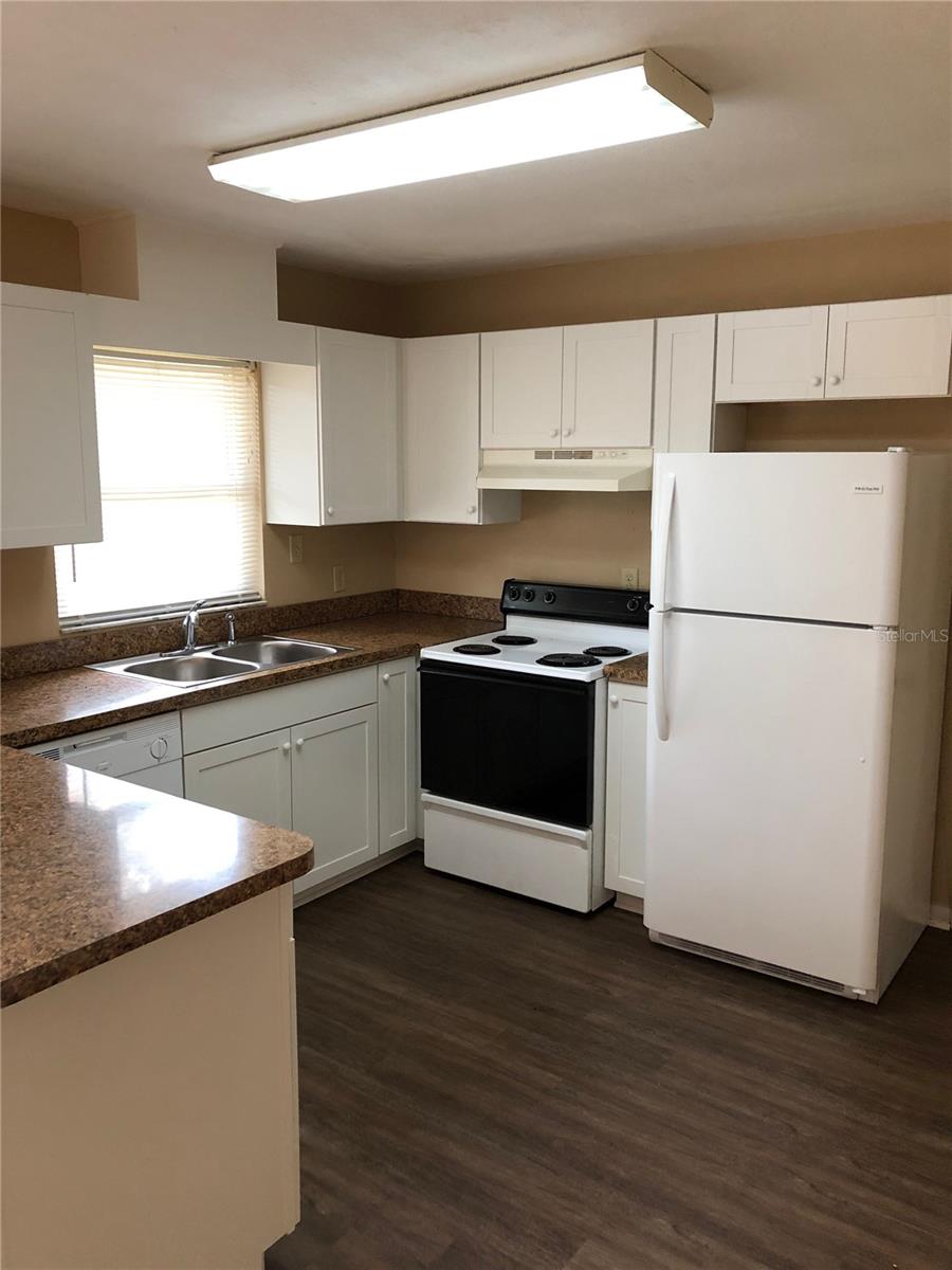 Image 4 of 14 For 600 52nd Terrace