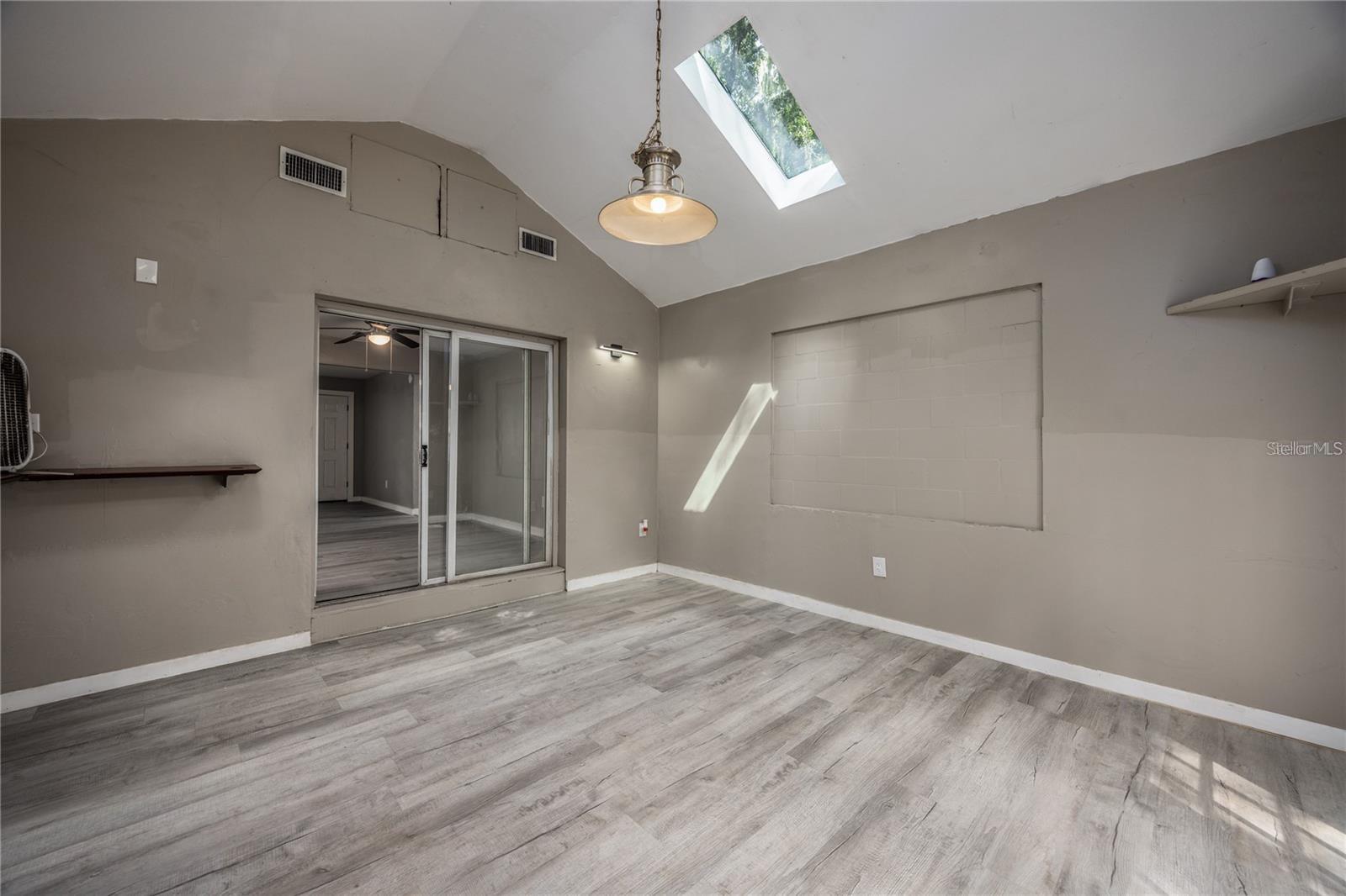 Image 24 of 37 For 14637 145th Avenue