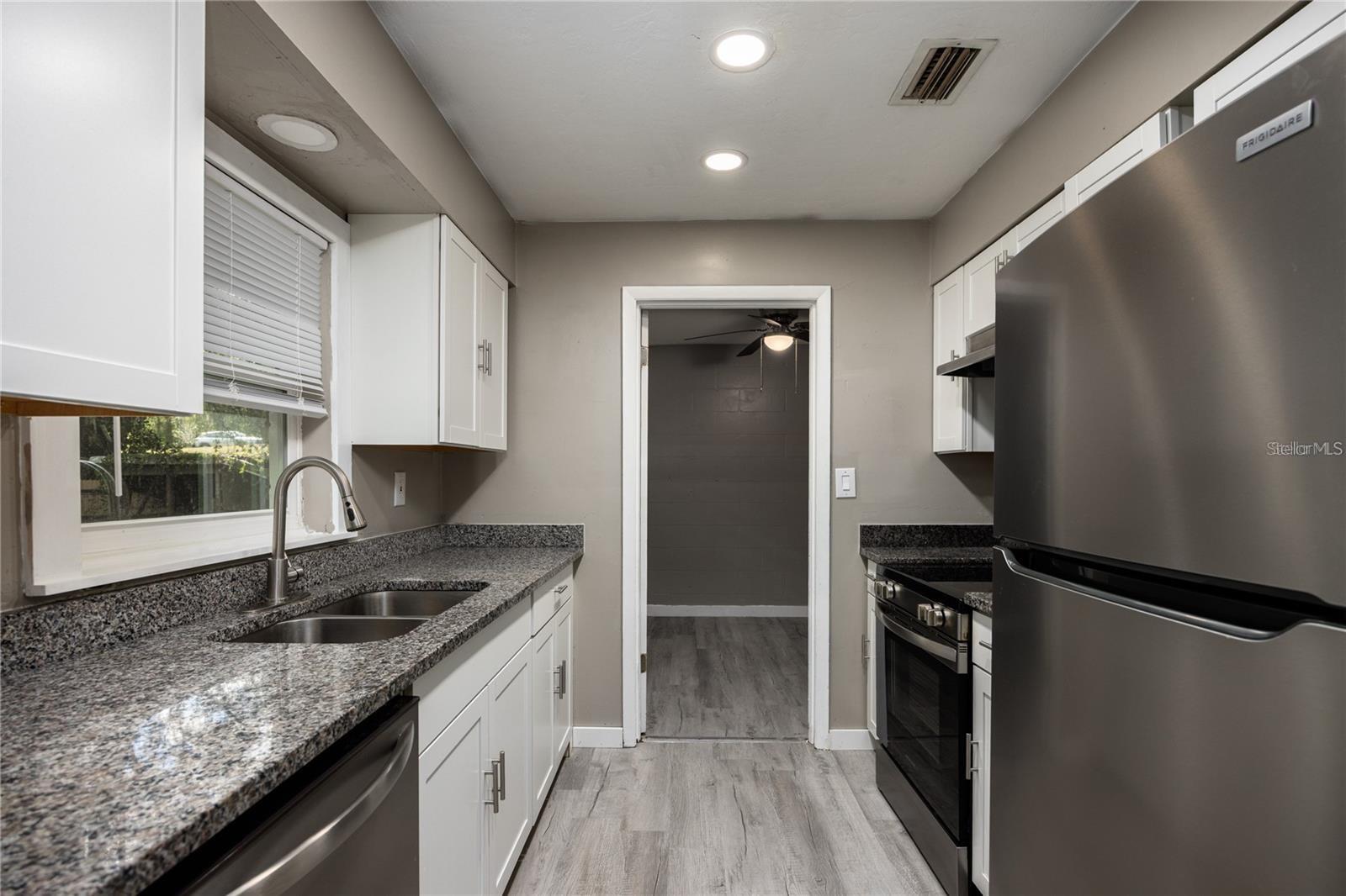 Image 25 of 37 For 14637 145th Avenue