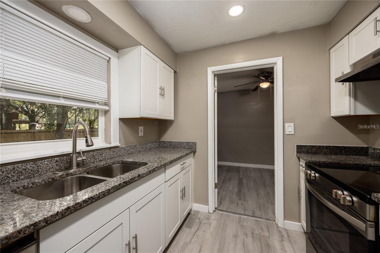 Image 26 of 37 For 14637 145th Avenue