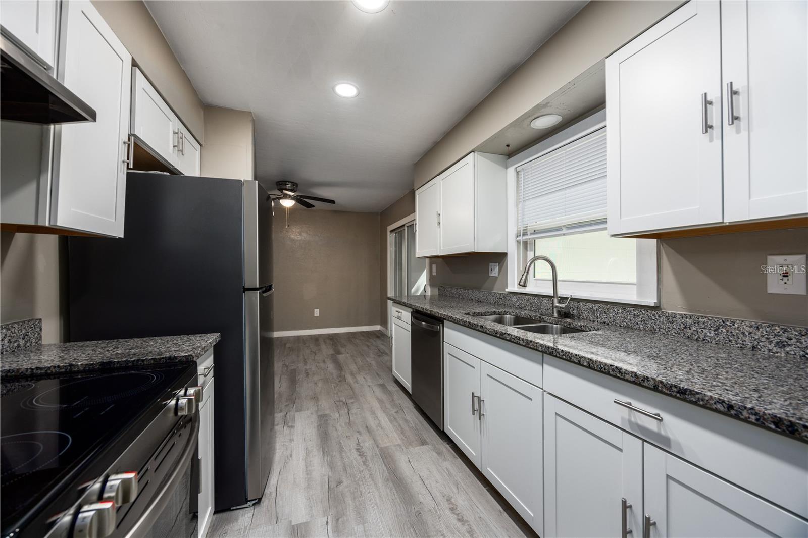 Image 28 of 37 For 14637 145th Avenue