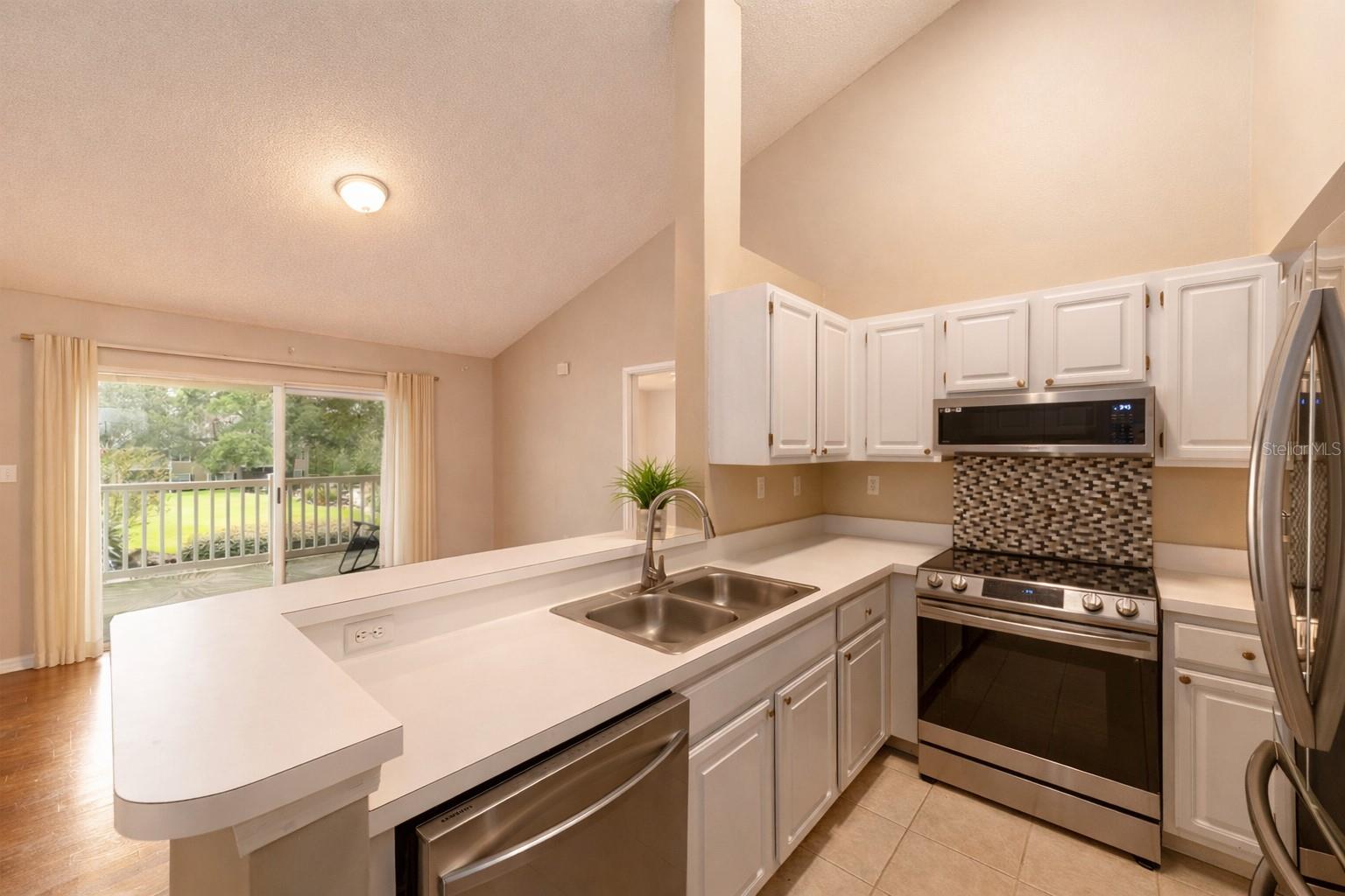 Image 4 of 20 For 10000 52nd Avenue 95