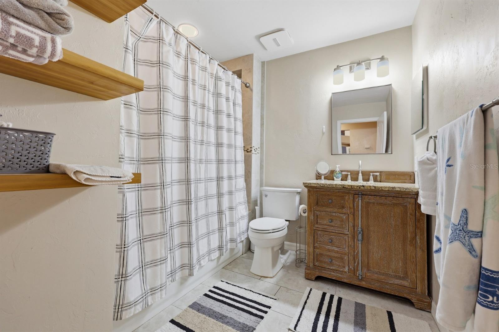 Image 16 of 52 For 13708 1st Lane