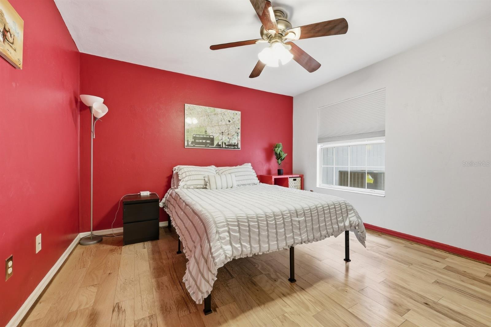 Image 17 of 52 For 13708 1st Lane