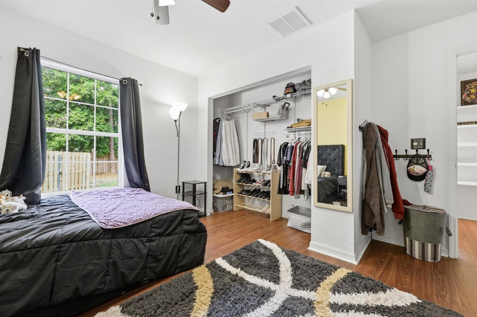 Image 23 of 52 For 13708 1st Lane