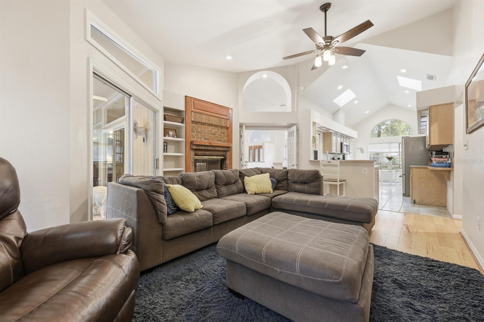 Image 27 of 52 For 13708 1st Lane