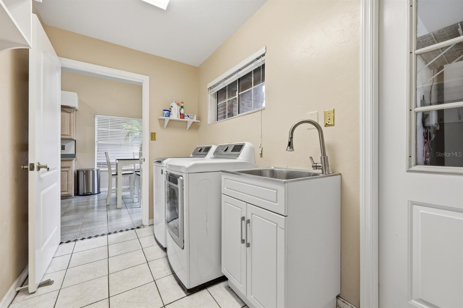 Image 28 of 52 For 13708 1st Lane