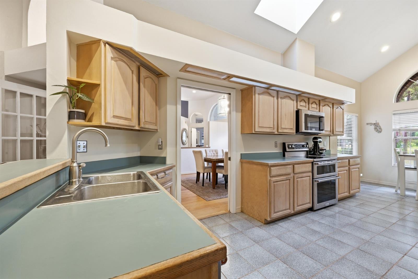 Image 29 of 52 For 13708 1st Lane