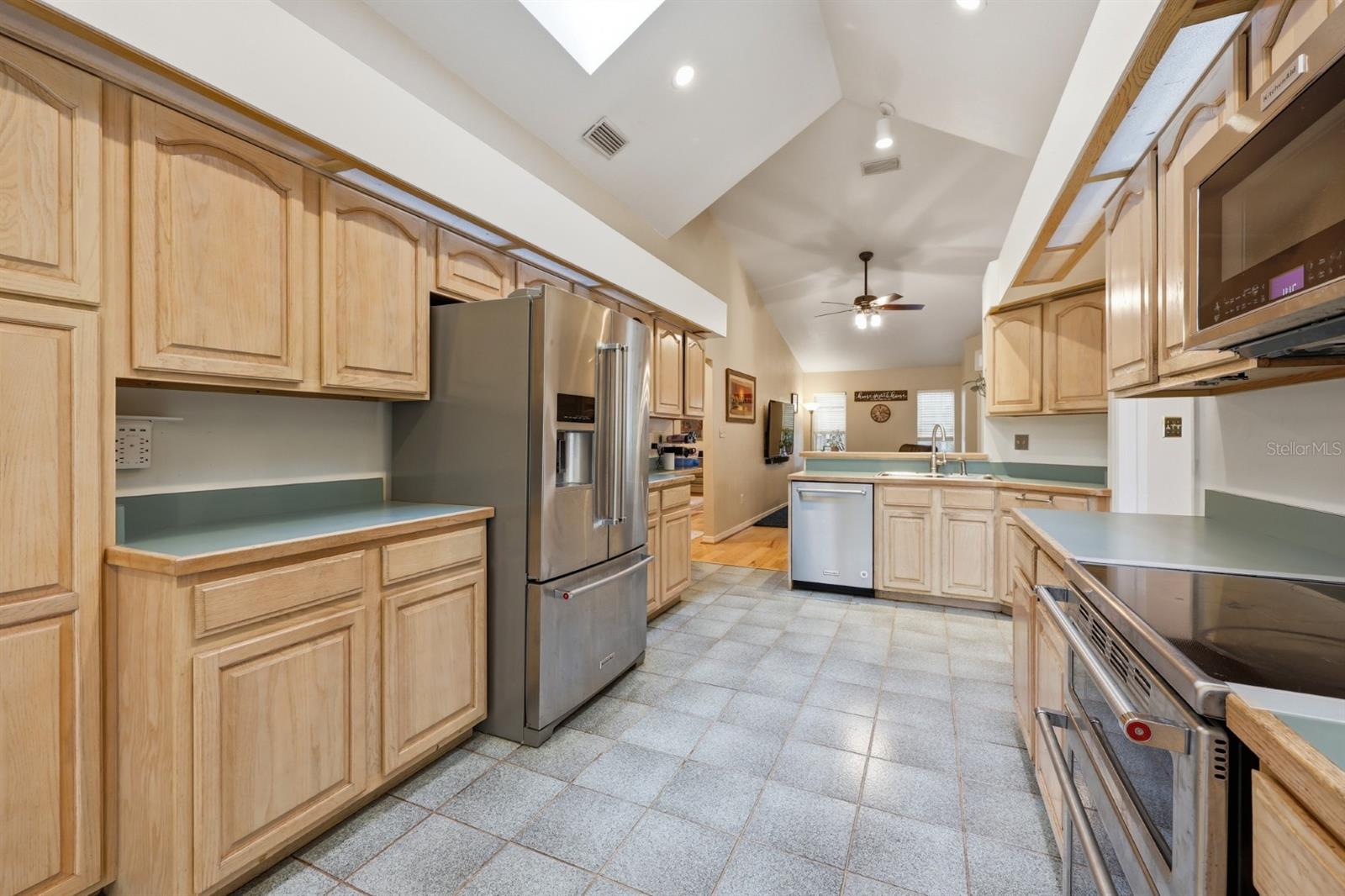 Image 30 of 52 For 13708 1st Lane