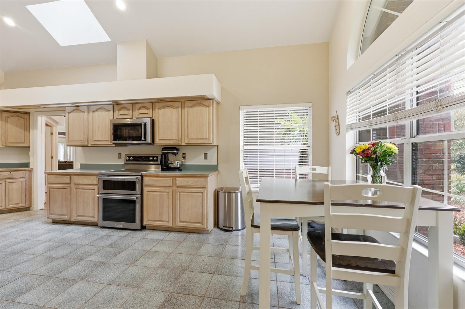 Image 31 of 52 For 13708 1st Lane