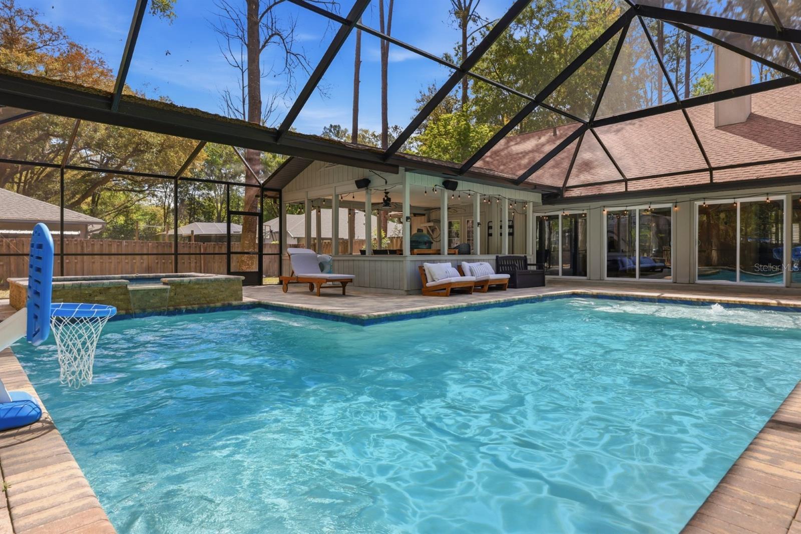 Image 33 of 52 For 13708 1st Lane