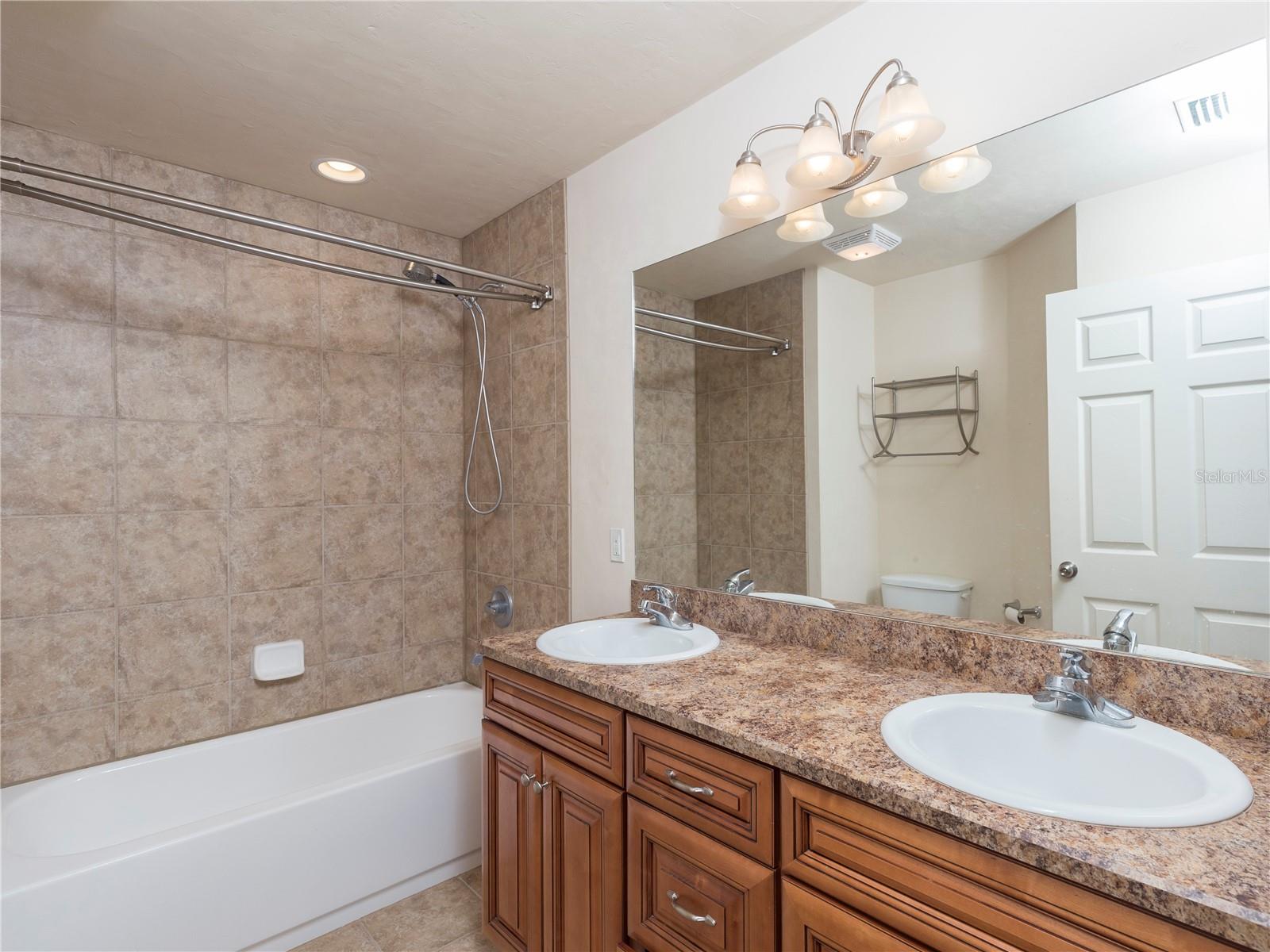 Listing photo id 9 for 10727 65th Way