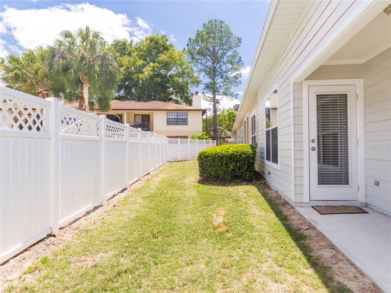 Listing photo id 12 for 10727 65th Way
