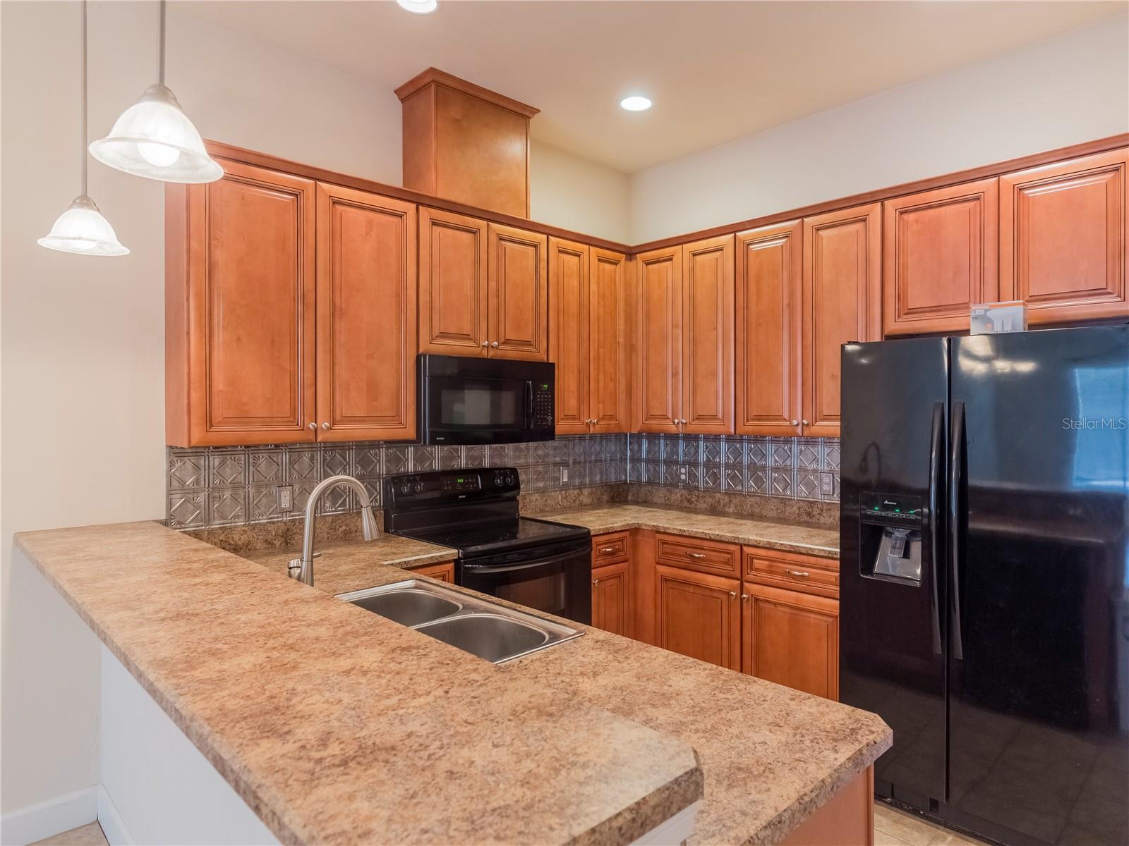 Listing photo id 1 for 10727 65th Way