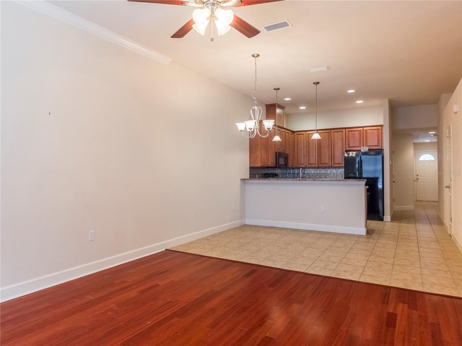 Listing photo id 2 for 10727 65th Way