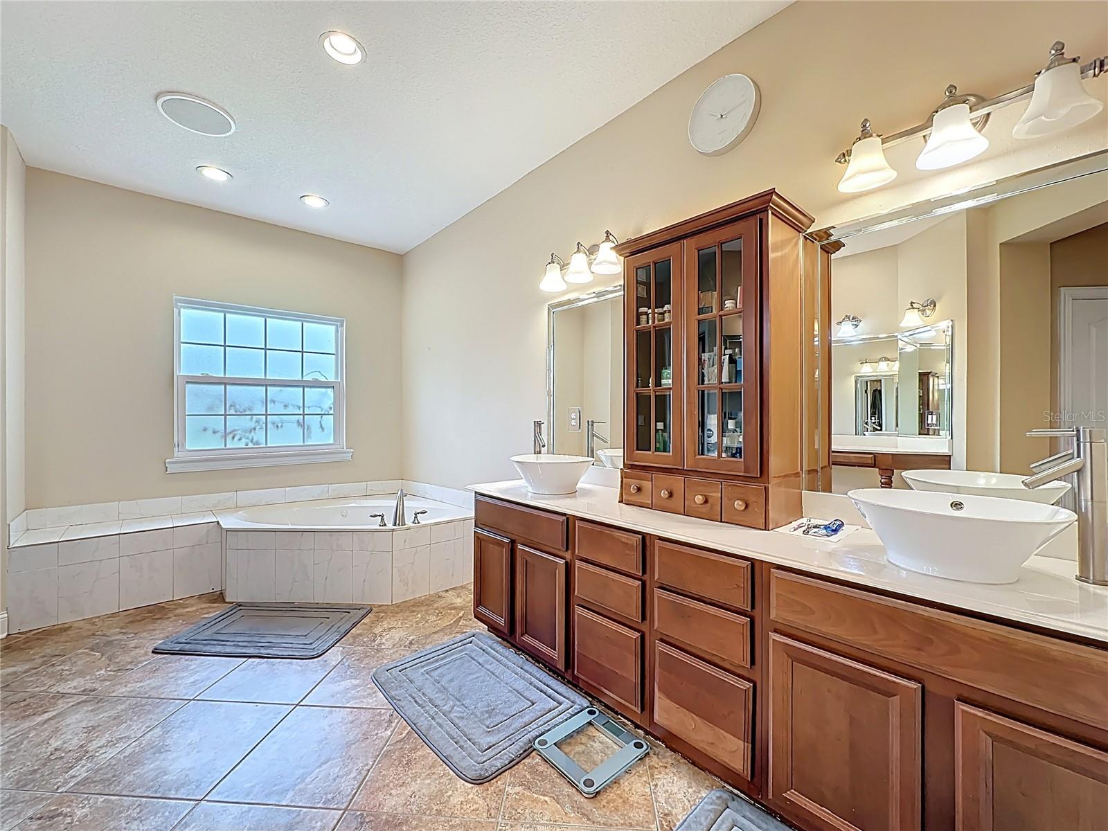 Image 42 of 89 For 2851 Armsdale Road