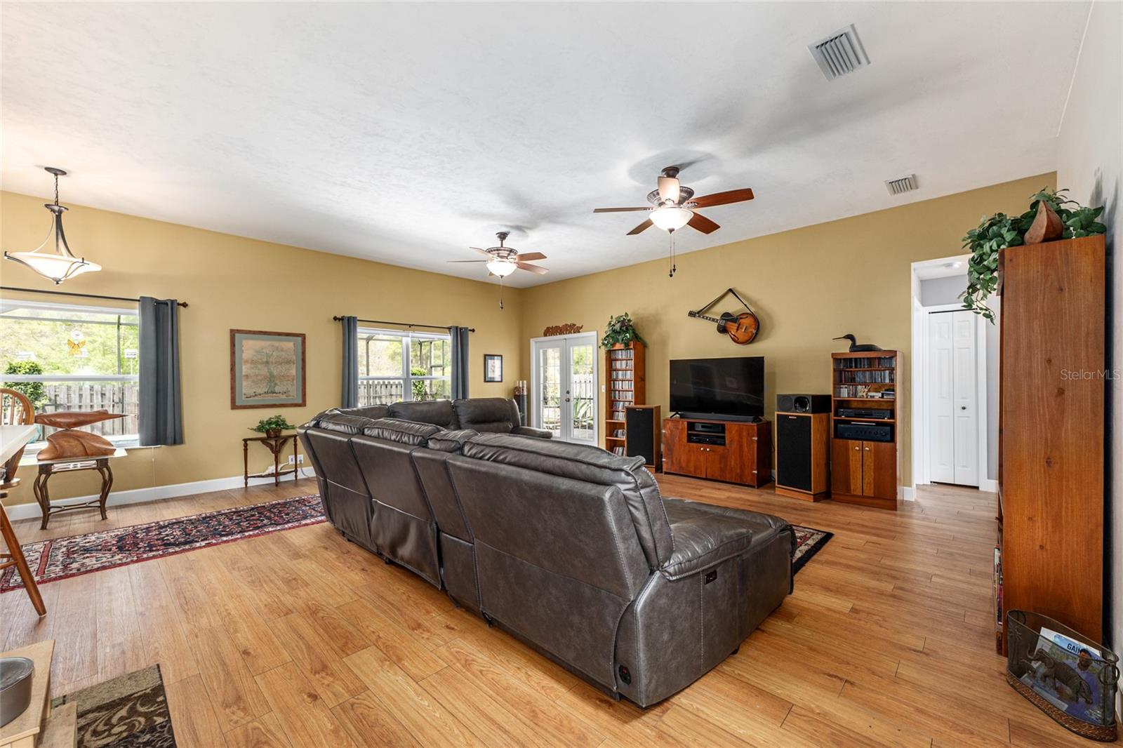 Image 7 of 46 For 8420 92nd Lane