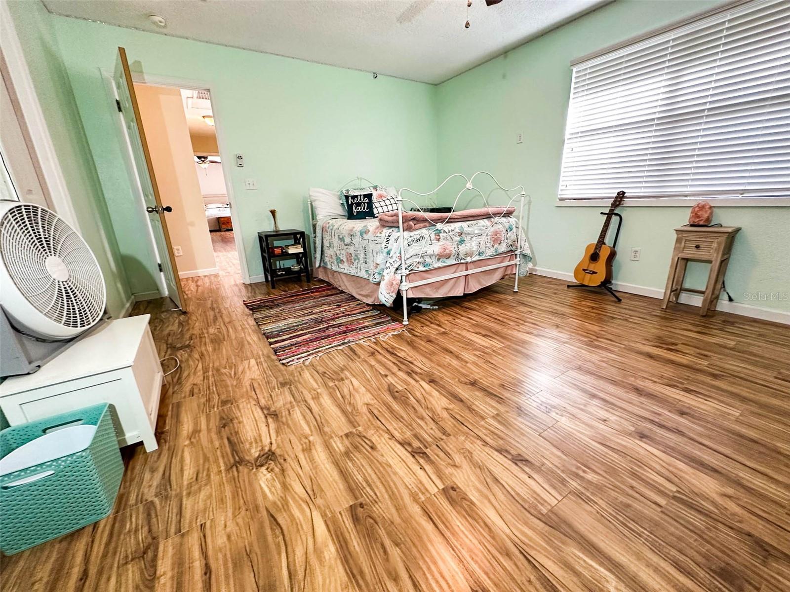 Image 31 of 44 For 15809 15th Place