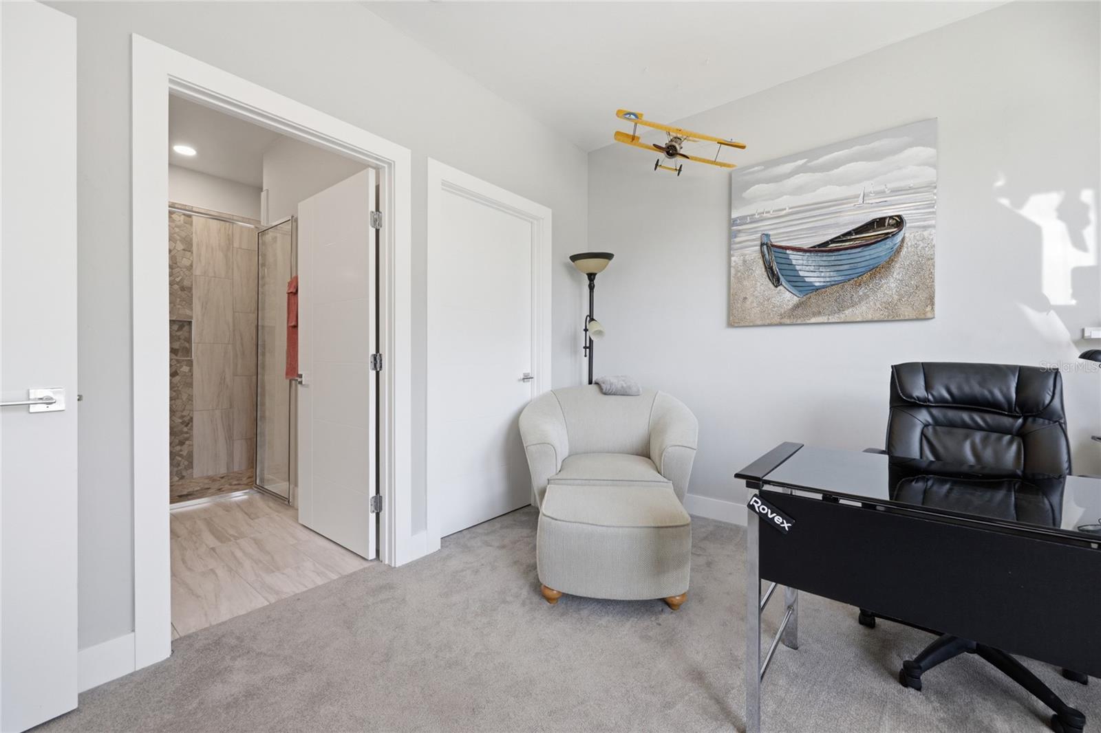 Listing photo id 11 for 5016 34th Place