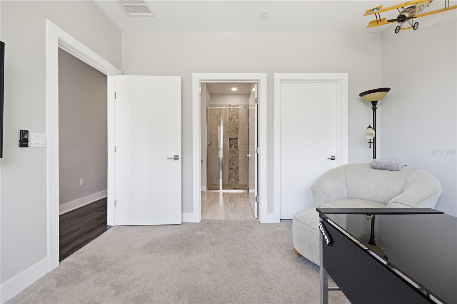 Listing photo id 13 for 5016 34th Place