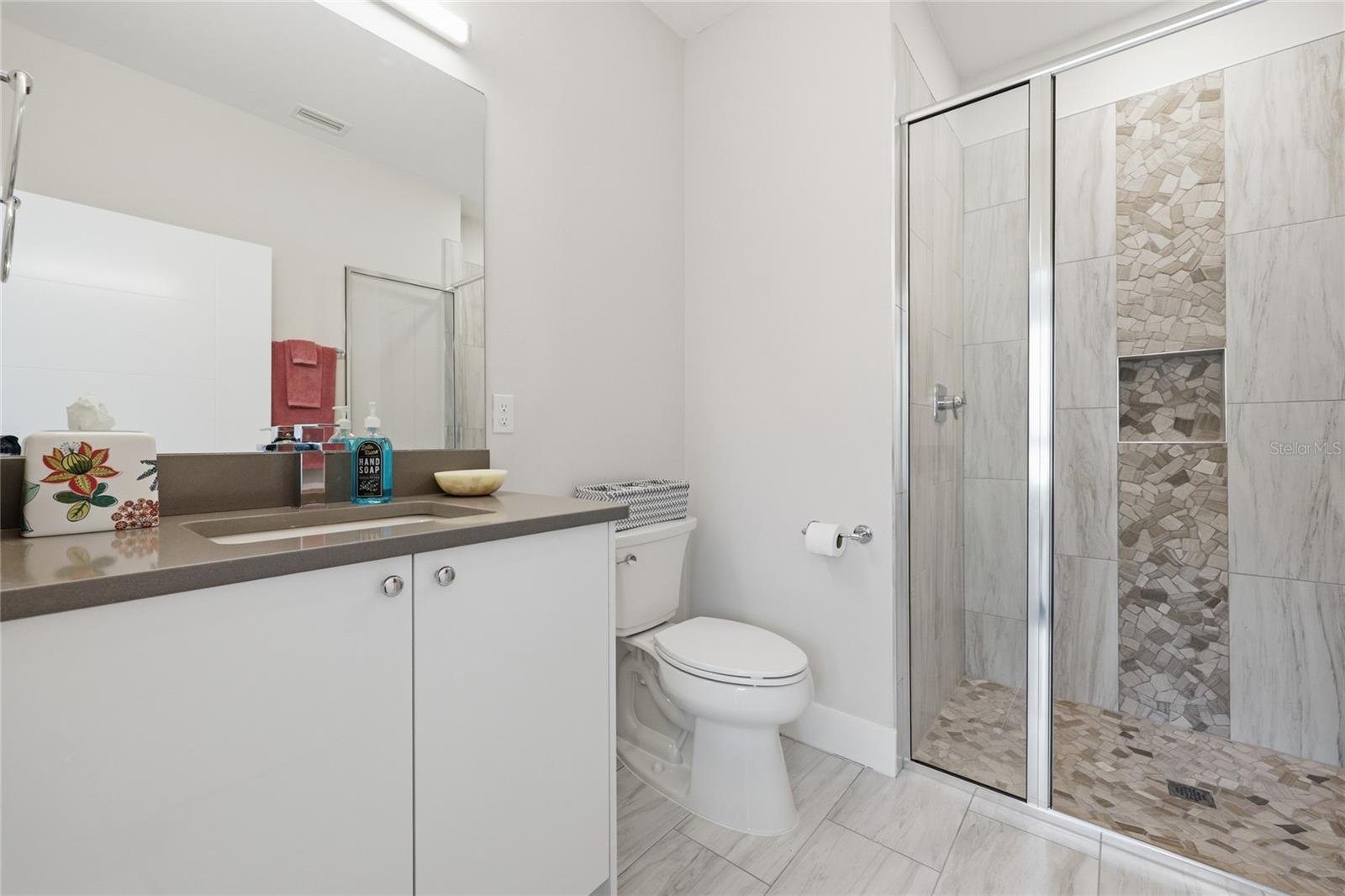 Listing photo id 14 for 5016 34th Place