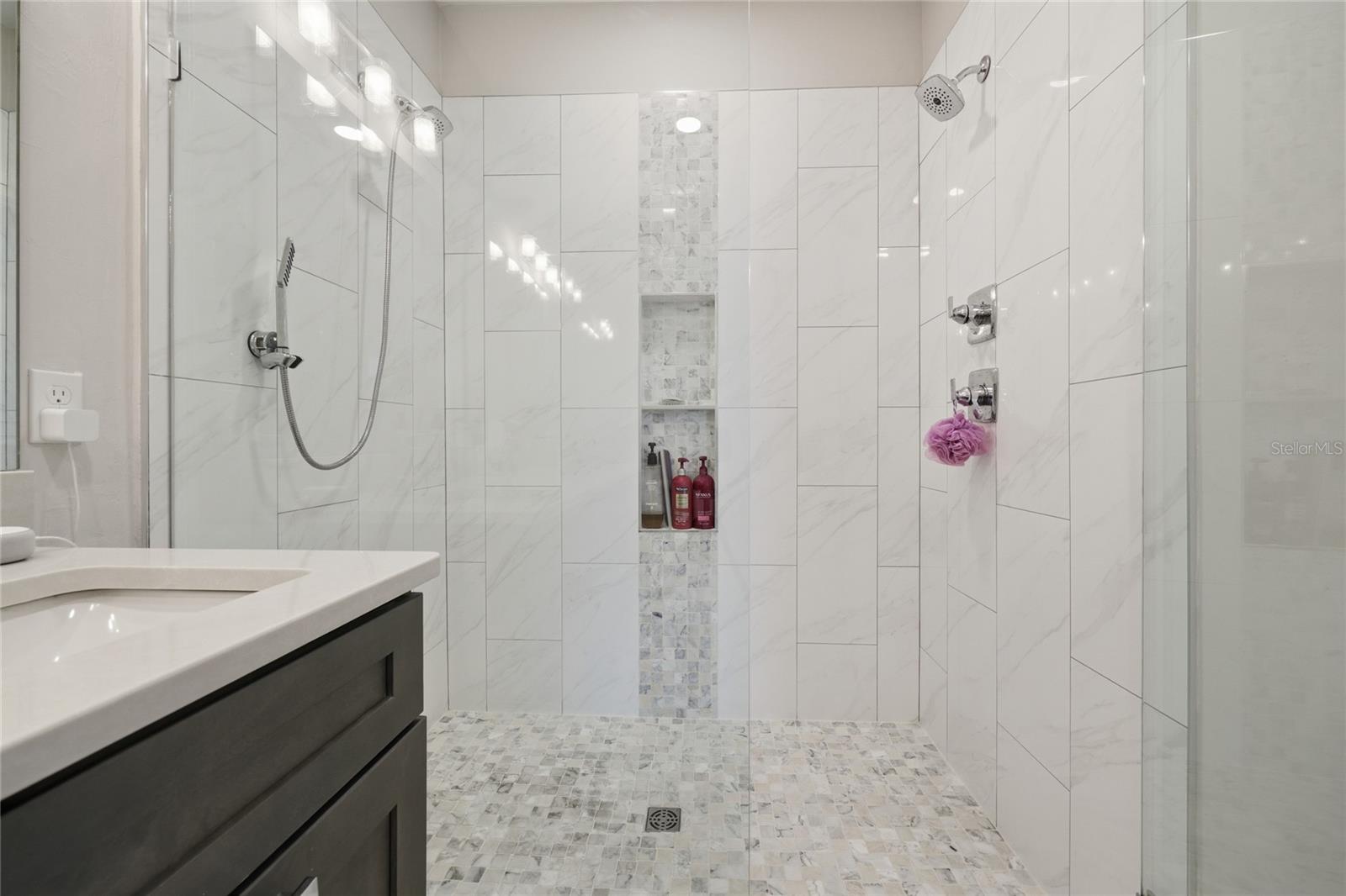 Listing photo id 28 for 5016 34th Place