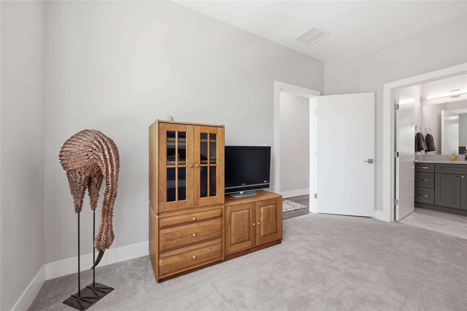 Listing photo id 31 for 5016 34th Place