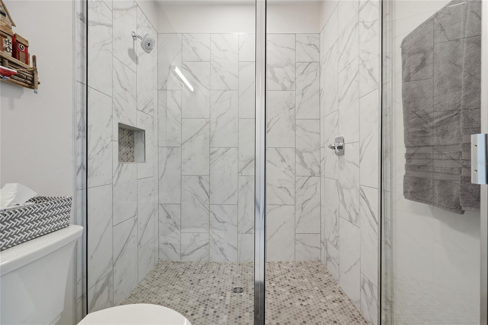 Listing photo id 34 for 5016 34th Place