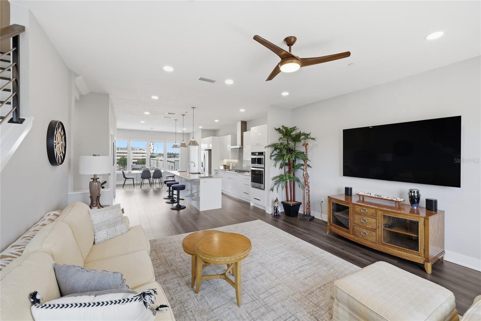 Listing photo id 37 for 5016 34th Place