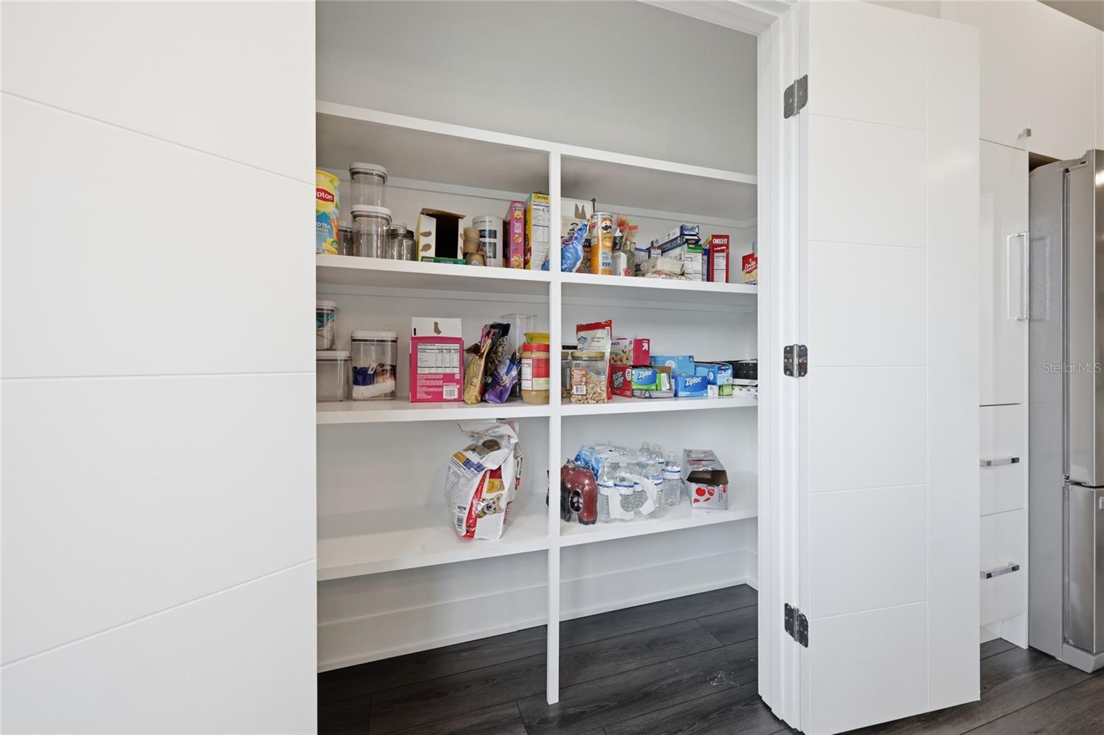 Listing photo id 54 for 5016 34th Place