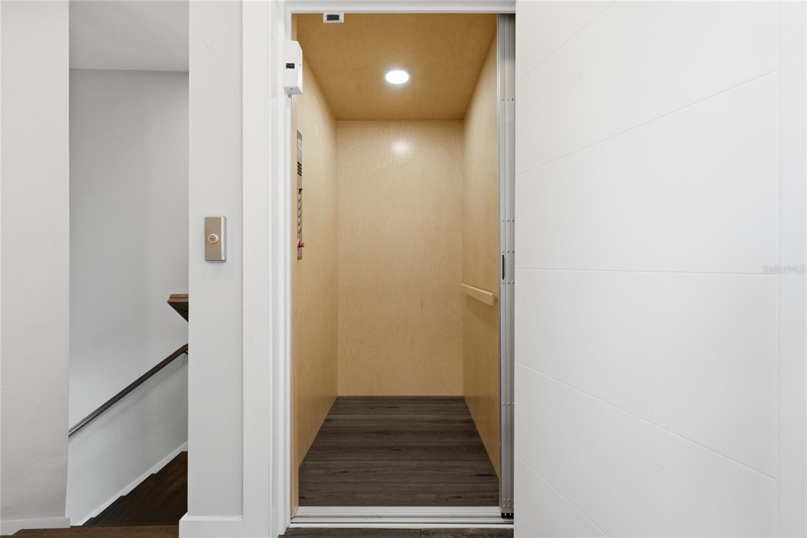 Listing photo id 57 for 5016 34th Place