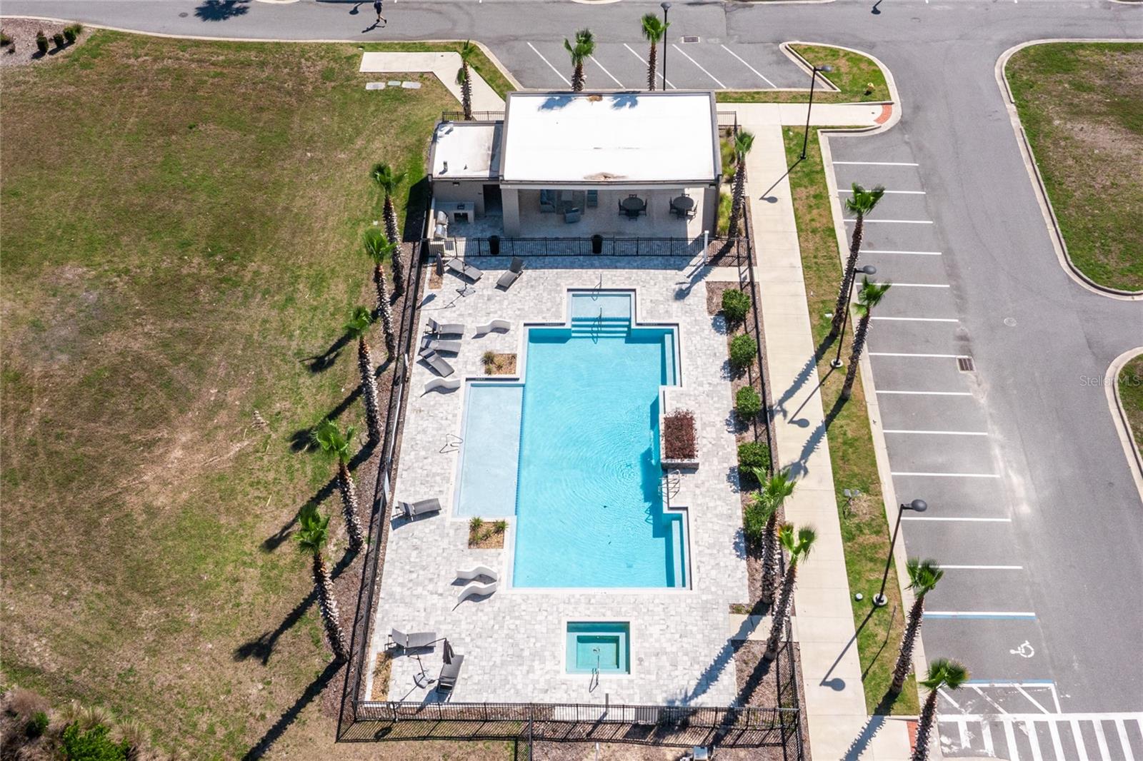 Listing photo id 74 for 5016 34th Place